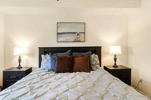 2 habitaciones, escritorio, tabla de planchar con plancha y wifi gratis 