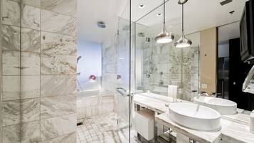 Shower, jetted bath, hair dryer, towels