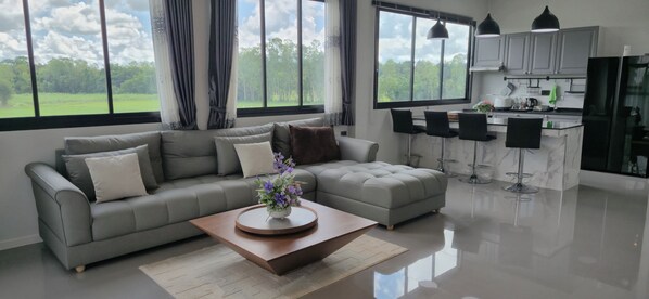Deluxe Apartment | Minibar, desk, laptop workspace, blackout curtains - Harary Family apartments (Sawang Daen Din)