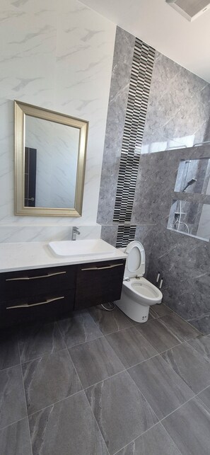 Comfort appartement, balkon, uitzicht op stad | Badkamer