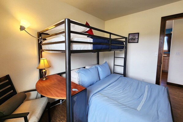 A bunk bed room with a desk, chair, and a lamp. - Ocean View, Walk to Everything! Dog Friendly! Cute Yachats, Oregon Home! (Yachats)