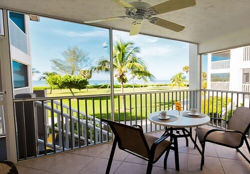 Ocean front, newly remodeled Condo, perfect for families.