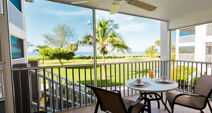 Ocean front, newly remodeled Condo, perfect for families.