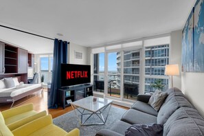 TV, fireplace