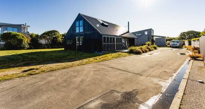 The Black Barn - Karitane Beach