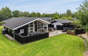 Outdoor dining - Amazing home in Hemmet with sauna (Hemmet)