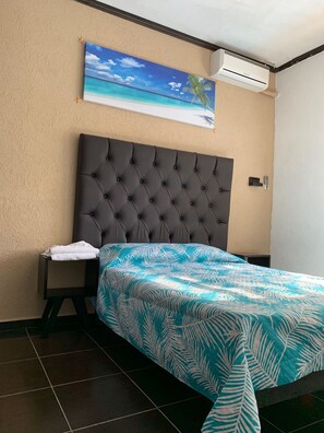 4 bedrooms, iron/ironing board, Internet, bed sheets - BEST PLACE, Private POOL, Two houses, Very Spacious (Puerto Morelos)