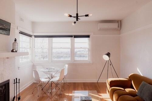 Trevallyn Retreat with River Views