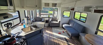 Cozy 2-bedroom mobile home in lovely Kila with AC