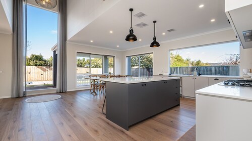 Solara House with Heated Pool and Cinema Room