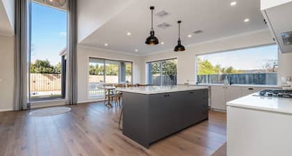 Solara House with Heated Pool and Cinema Room