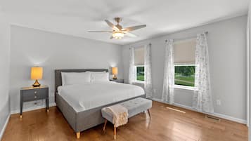 Rumah, Beberapa Tempat Tidur, dapur, pemandangan kota (3229 Modern Home w/Garage Near SLU) | 4 kamar tidur dan seprai linen