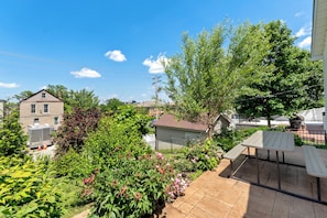 House, Multiple Beds, Kitchen, Garden View (3229 Modern Home w/Garage) | View from room