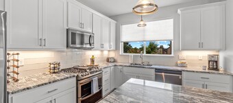 Modern Home W/garage Near SLU JZ Vacation Rentals