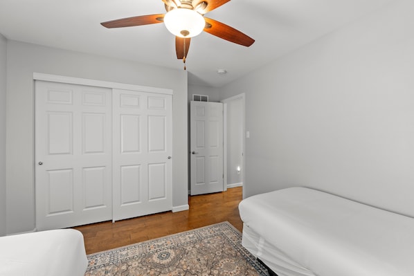 House, Multiple Beds, Kitchen, Garden View (3229 Modern Home w/Garage) | Bed sheets