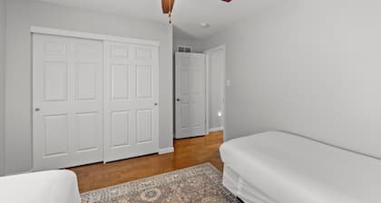Modern Home W/garage Near SLU JZ Vacation Rentals