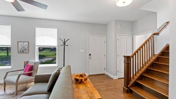 House, Multiple Beds, Kitchen, City View (3229 Modern Home w/Garage Near SLU) | Living area | 40-inch TV with digital channels