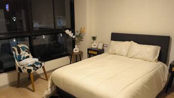 1 habitación, tabla de planchar con plancha, wifi y ropa de cama