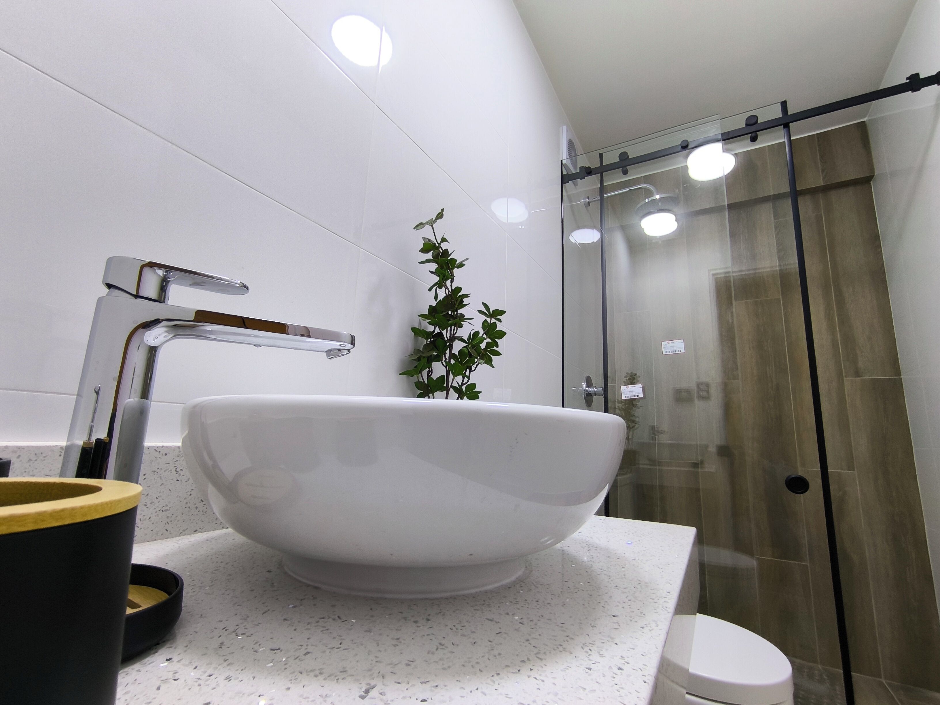 ヘアドライヤー、タオル、石鹸、トイレットペーパー