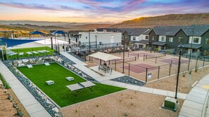 Sports court - Skyline 1649, Hot Tub, Nintendo Switch, Community Amenities! (Washington)