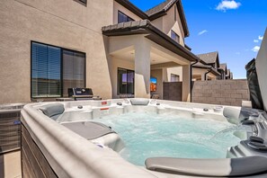 Outdoor spa tub - Skyline 1649, Hot Tub, Nintendo Switch, Community Amenities! (Washington)