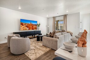 Smart TV, ping pong - Skyline 1649, Hot Tub, Nintendo Switch, Community Amenities! (Washington)