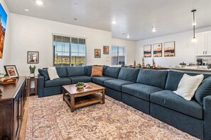 Smart TV, videojuegos, futbolito y tenis de mesa 