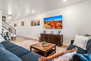 Smart TV, videogames, pebolim, mesa de pingue-pongue