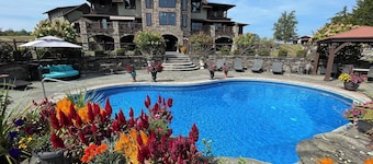 Hudson Valley Ny. Stunning Modern Lodge. 50 acres 9ac pond/pool. 5b 7bth 6000+sf