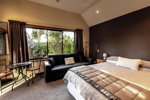 1 bedroom, iron/ironing board, WiFi, bed sheets - First Light Kaikoura | Unit 1 | KK43601 (Kaikoura)