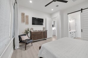 4 bedrooms, desk, iron/ironing board, travel cot