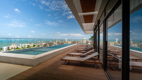 Executive Studio | Pool