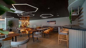 Executive Studio | Dining