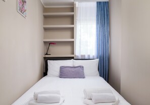 1 chambre, fer et planche à repasser, draps fournis