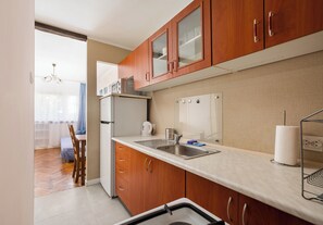 Fridge, microwave, stovetop, coffee/tea maker