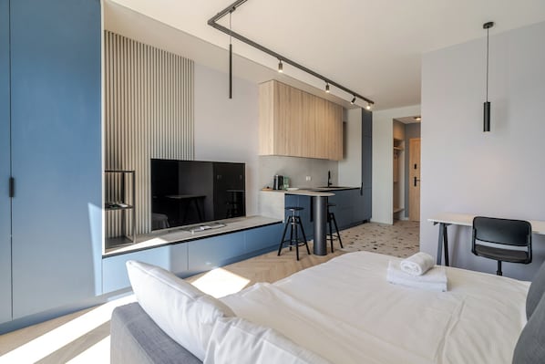 Iron/ironing board, WiFi, bed sheets