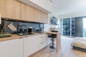 Strykjärn/strykbräda, wi-fi och sängkläder