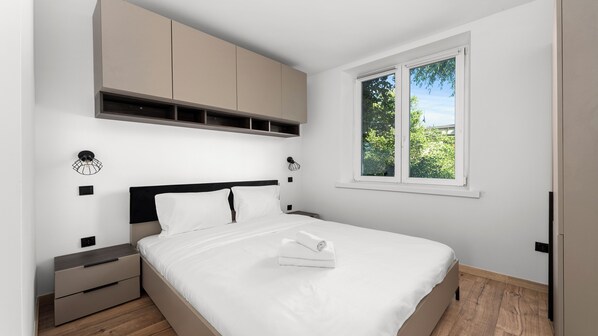 2 chambres, fer et planche à repasser, Wi-Fi, draps fournis