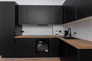 Fridge, oven, stovetop