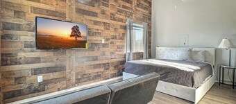 Cozy, Lux 1-bedroom apartment close to i10, Sprouts, & Fountains