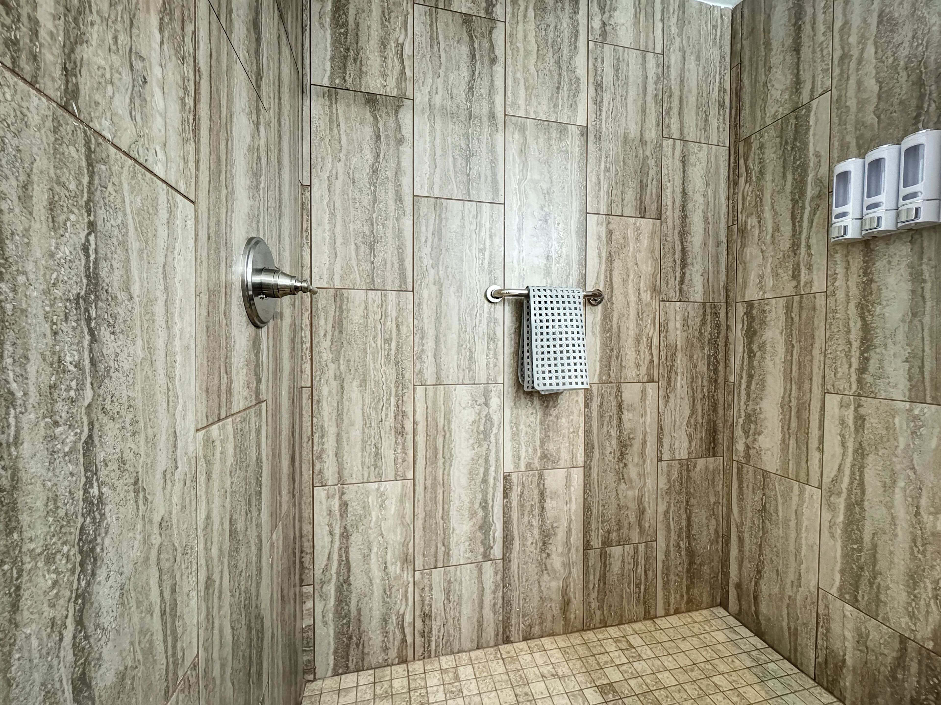 Hårføner, håndklær, såpe og toalettpapir