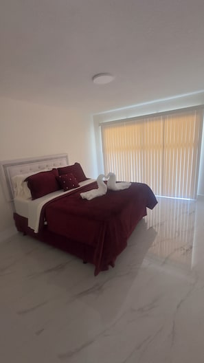 3 bedrooms, desk, iron/ironing board, free WiFi