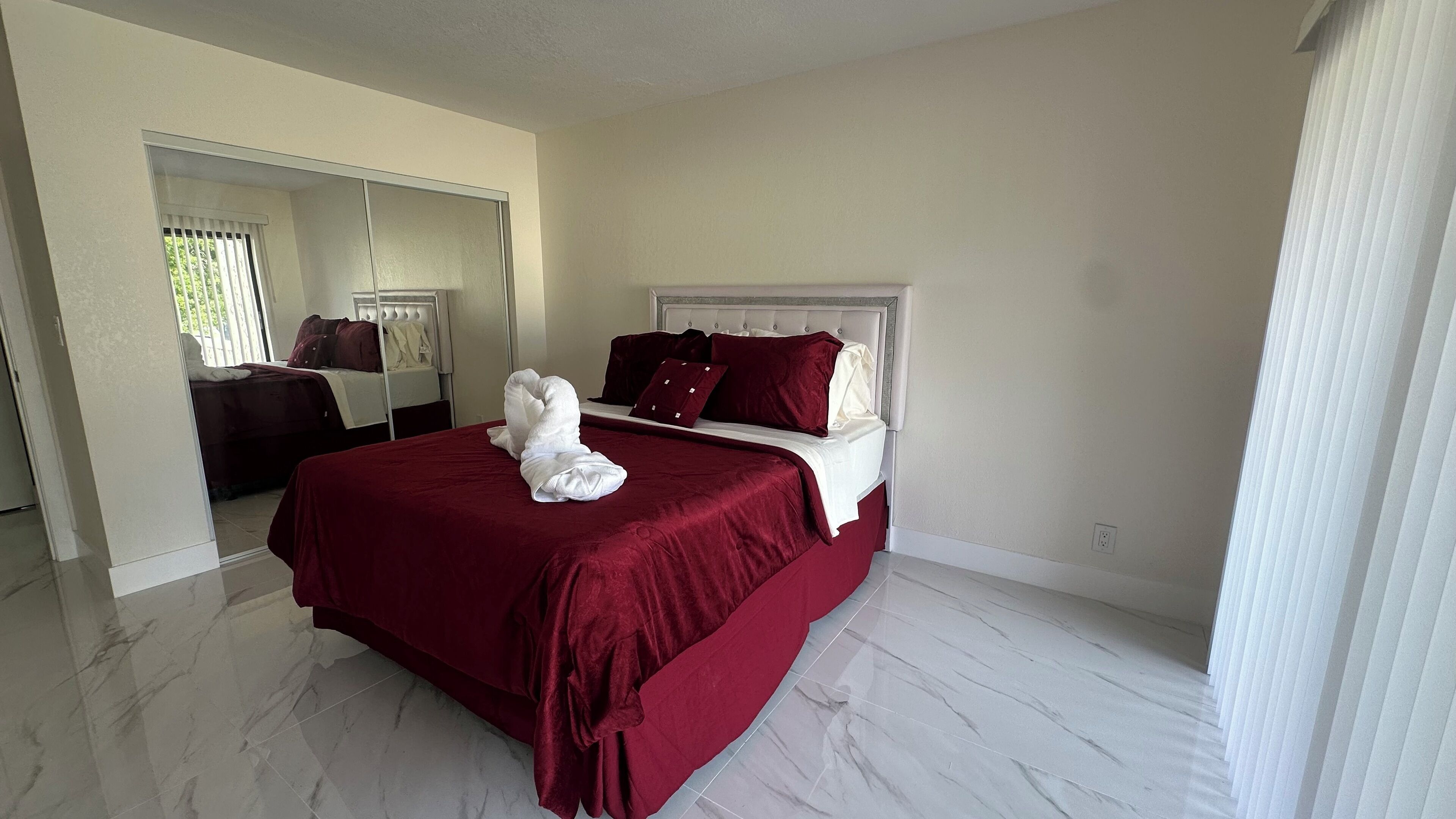 3 habitaciones, escritorio, tabla de planchar con plancha y wifi gratis 