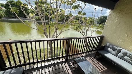 Property grounds. Casa Lago 33