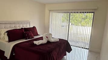 3 bedrooms, desk, iron/ironing board, free WiFi