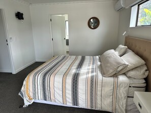4 bedrooms, Internet, bed sheets