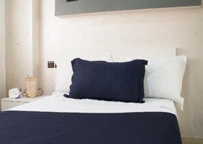 WiFi, bed sheets