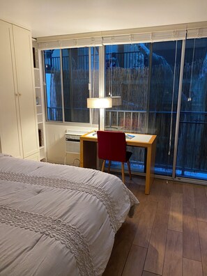 WiFi, bed sheets - Diamond Head Beach Hotel (Honolulu)