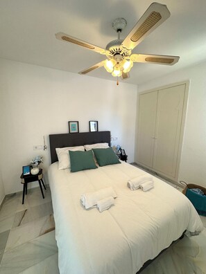 2 bedrooms, iron/ironing board, WiFi, bed sheets - Beach holiday in Roquetas de Mar, Pool & Wi-Fi (Roquetas de Mar)