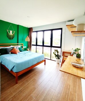 4 dormitoris, escriptori, planxa i posts de planxar i wifi gratuïta 